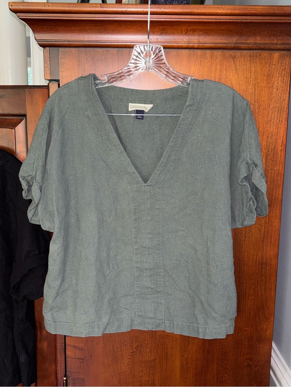 Bundle of 2 Universal Thread Linen Blend V-neck Short Sleeve Tops - Picture 4 of 11
